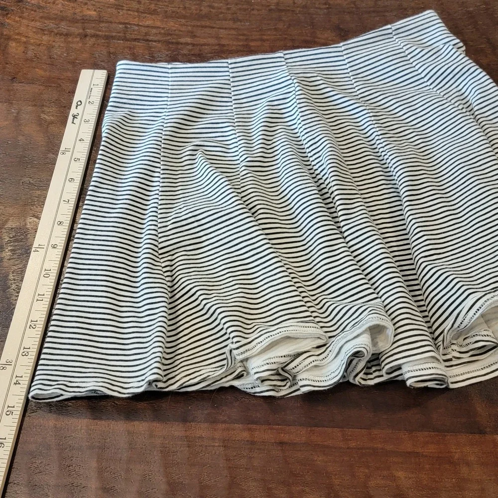 American Eagle Outfitters Mini Skirt Size 8 White Black Stripes Summer Beachy - Picture 7 of 7
